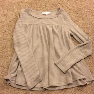 Super cute long sleeve top!